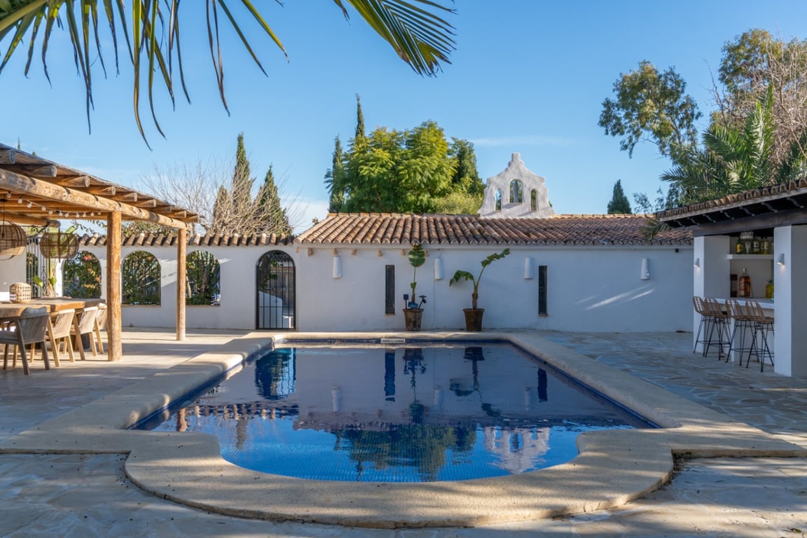 Exclusiva finca completamente reformada con gran parcela de 11.367 m2 - 2