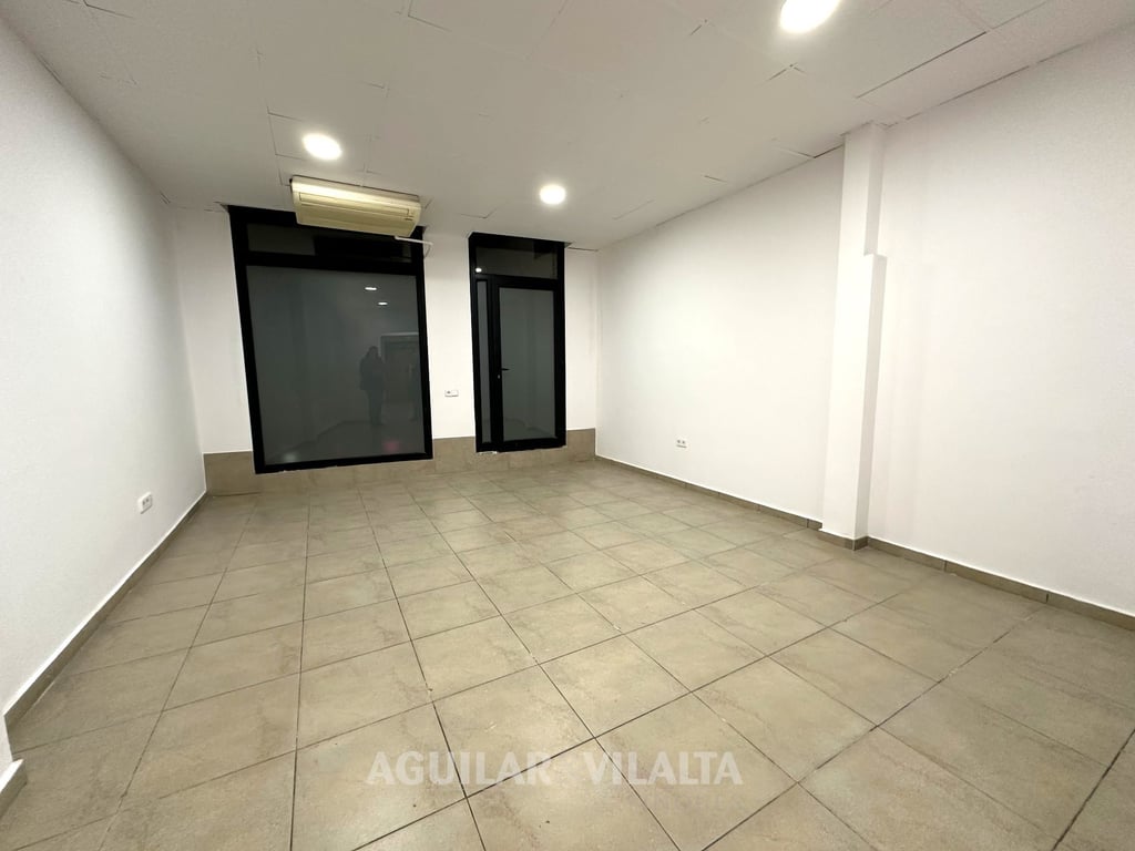 Commercial premises on Calle Corró - 10