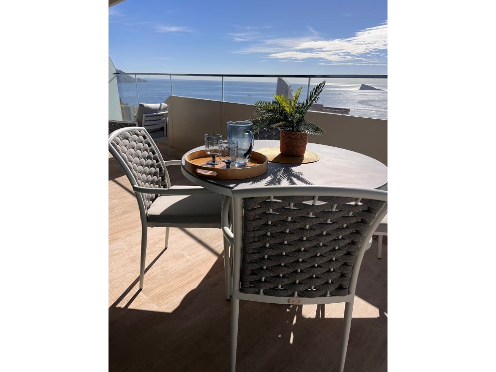 Luxury 3-bedroom apartment on 19th floor in Benidorm — living room