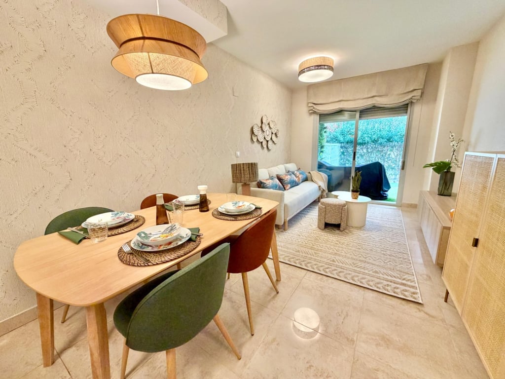 Apartamento reformado de 1 dormitorio en Denia con piscina comunitaria - 2