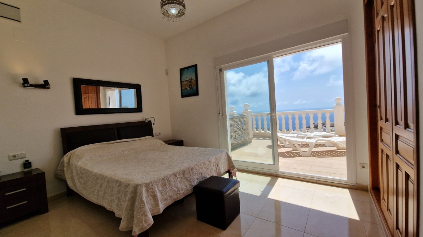 La Cima del Lujo Mediterráneo: Villa Energizada por Solar con Vistas al Mar Inigualables en Cumbre del Sol - 25