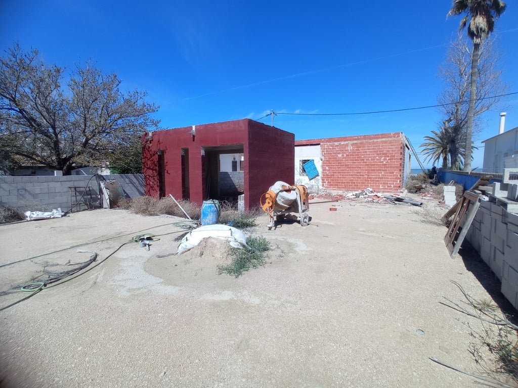 Chalet en venta en primera linea de playa de Denia - 3