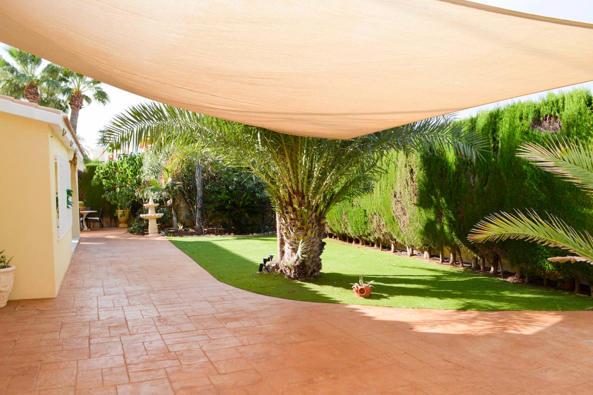 Villa de 4 dormitorios en Las Marinas, en la zona de Las Brisas - 34