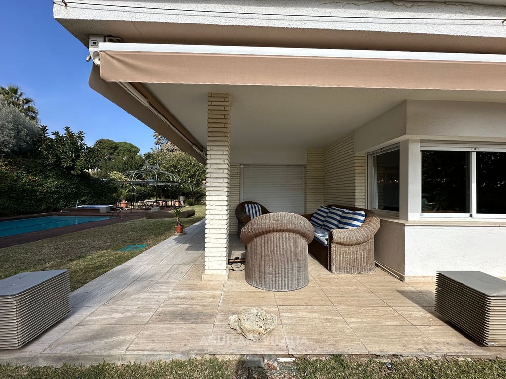 Exclusive villa in Can Teixidó with sea views - 37