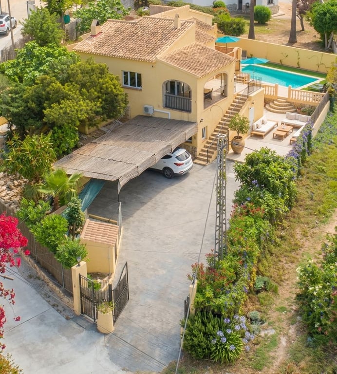 Magnífica Vila Tradicional amb Connexions Modernes a El Tosalet – Cap Martí Preu: 780.000 € - 17