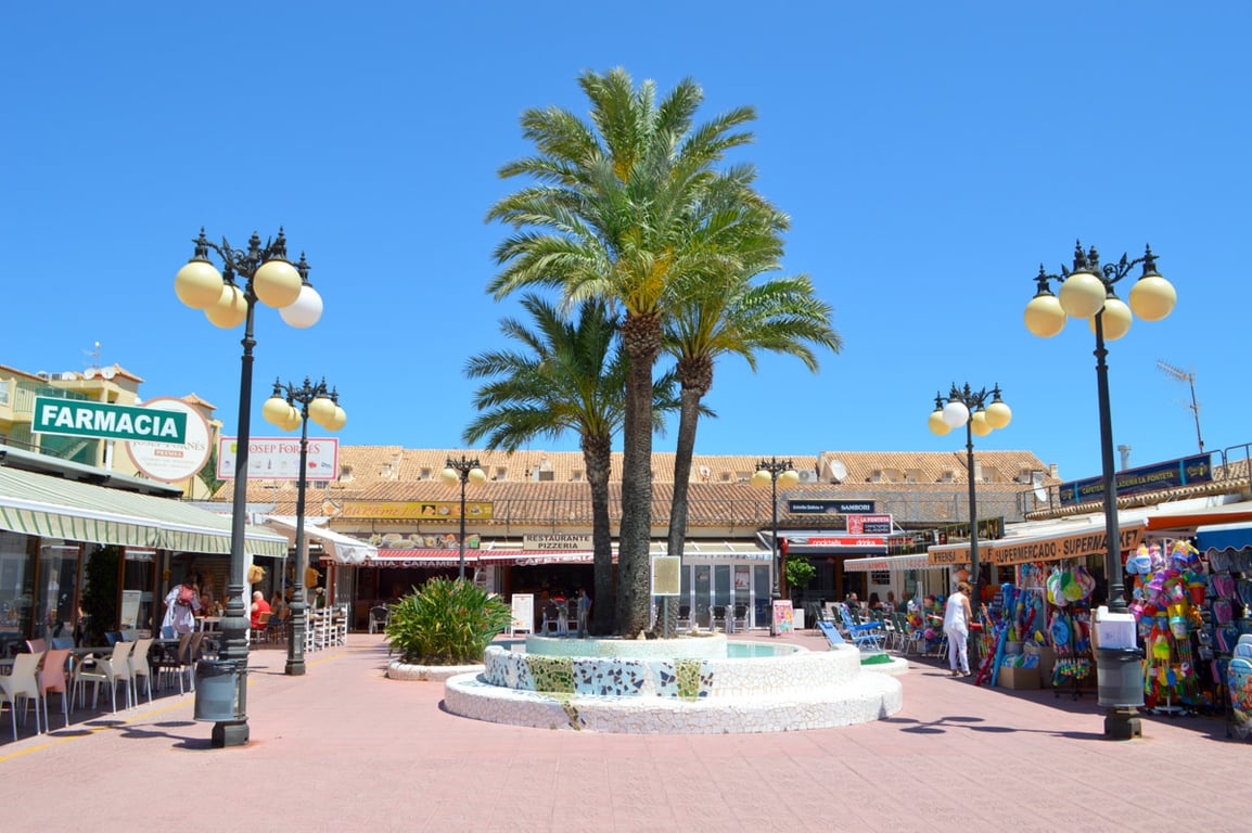 Apartamento 2 dormitorios con piscina al lado del mar, zona Las Brisas - 22