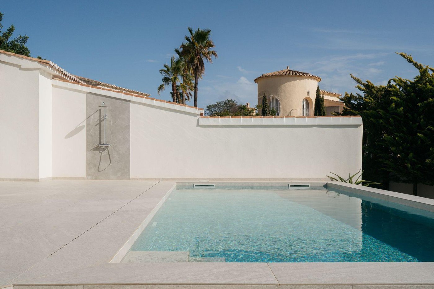 Elegant Fully Refurbished Villa — 412 m², 5 Bedrooms, Pool (5 mins to Moraira)