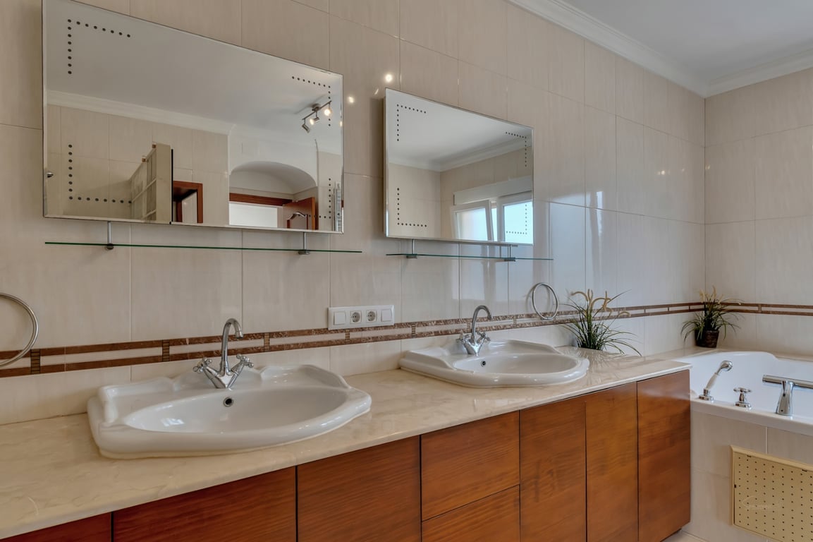 Villa con vistas abiertas en zona tranquila próxima al centro del pueblo de Jávea - 35