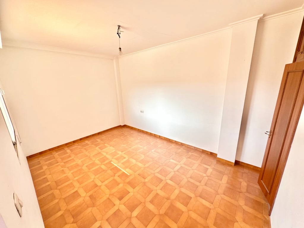 Oportunitat: Edifici amb Jardí de 180 m² i Terrassa amb Vistes al Mar - 14