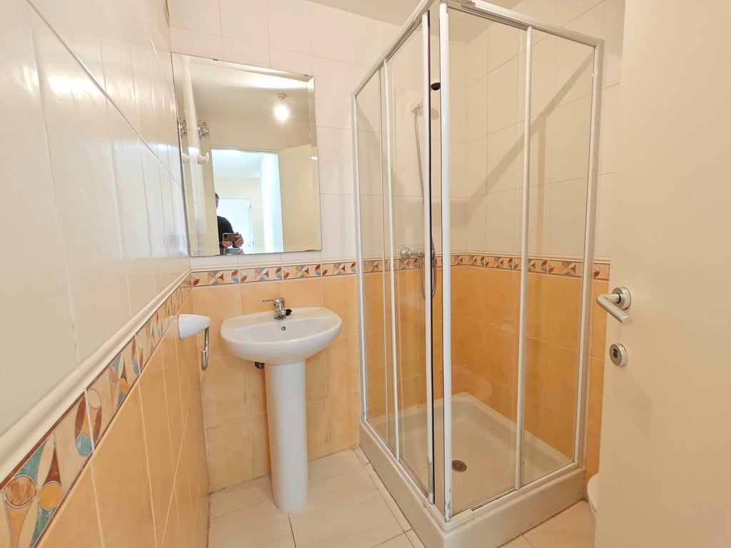 Apartamento 2 dormitorios con piscina al lado del mar, zona Las Brisas - 10