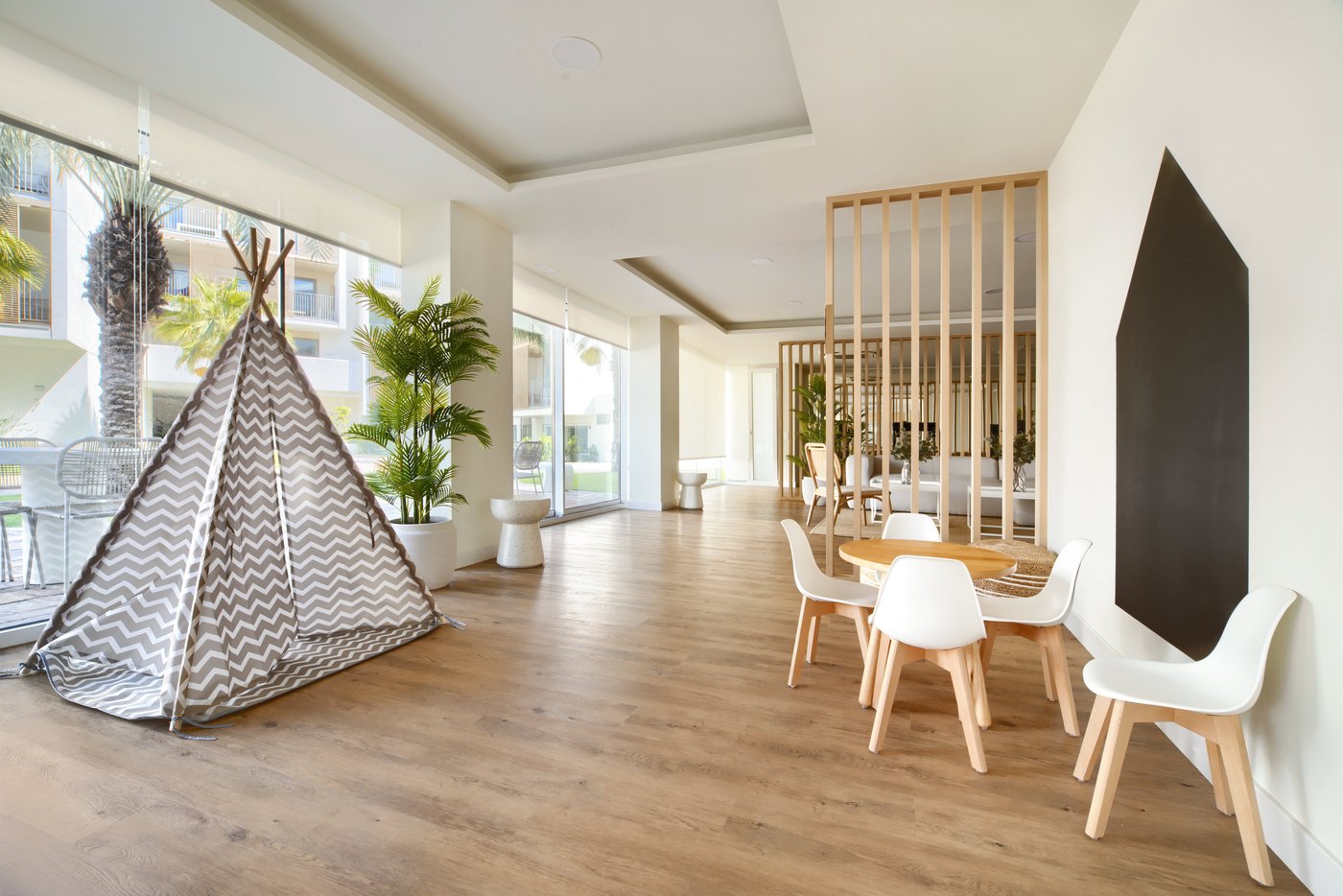 Apartamento de 2 dormitorios orientado al sur con jardines privados en Jávea