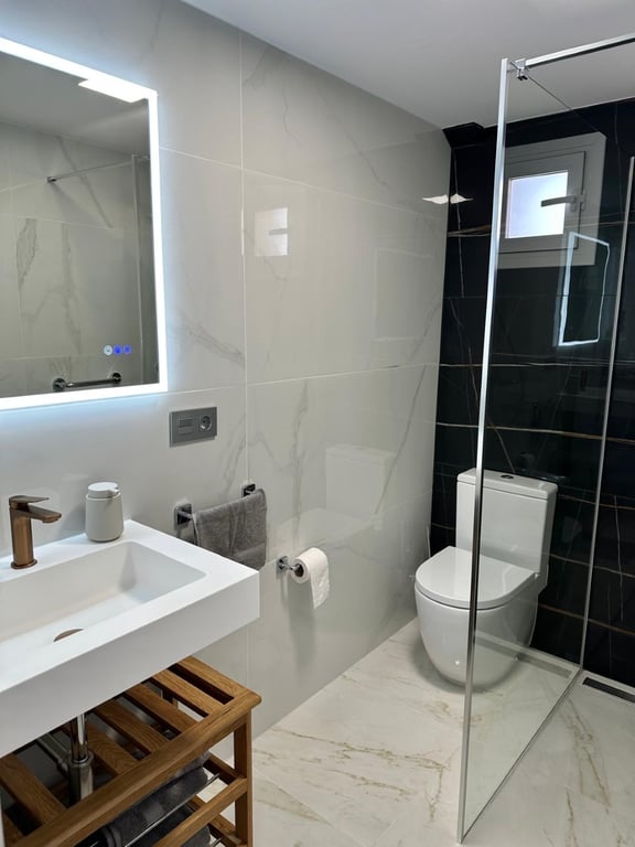 Piso renovado de 2 dormitorios en el centro de Denia - 10