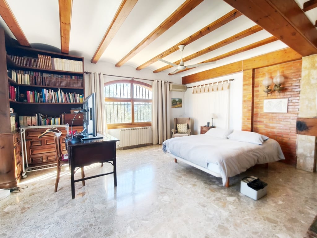 Villa en venta en el corazón del casco antiguo de Jávea con vistas al mar y parcela privada - 25