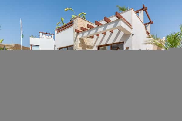 Gelijkvloerse nieuwbouwvilla met privézwembad in Vera, Almería
