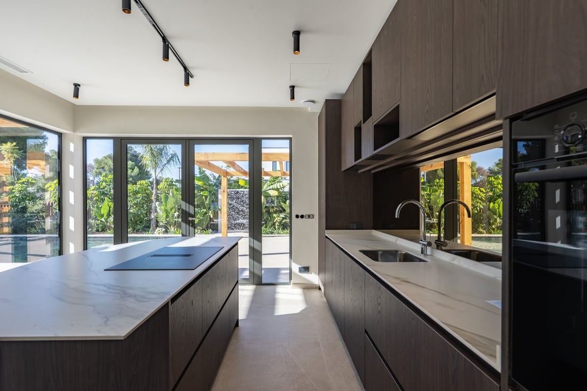 Property #RH21273 - 8