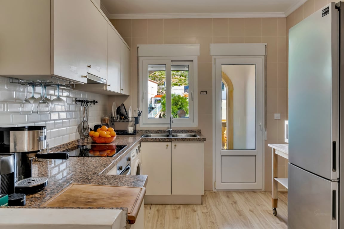 Adosado con una gran terraza con orientación Sur y piscina - 14