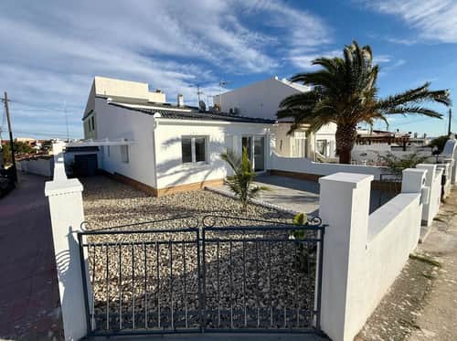 Volledig gerenoveerde bungalow met 3 slaapkamers en bergzicht in Ciudad Quesada — foto 1