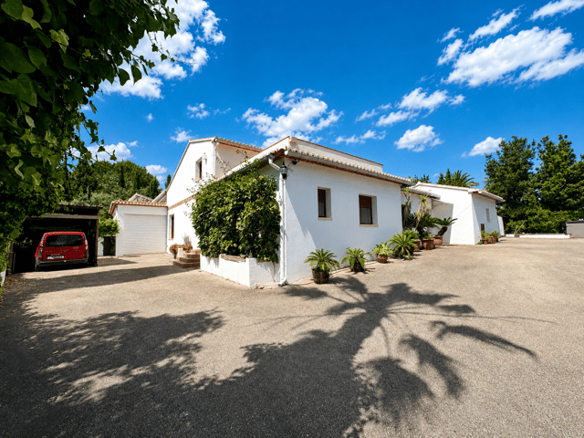 Villa for sale in Pedreguer