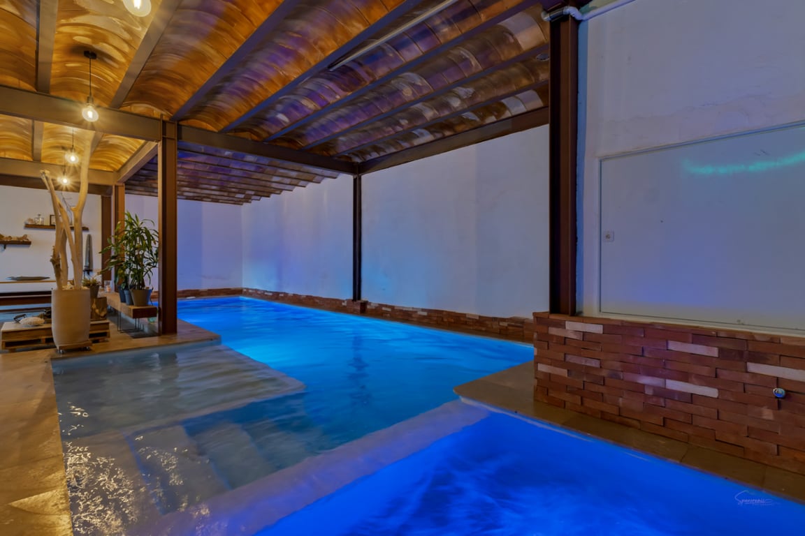 Impresionante Villa a la venta en Jávea, con piscina interior y exterior - 37