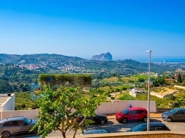 Local comercial con opción a vivienda en Benissa Pueblo : luz, amplitud y vistas al Peñón de Ifach y al Mar