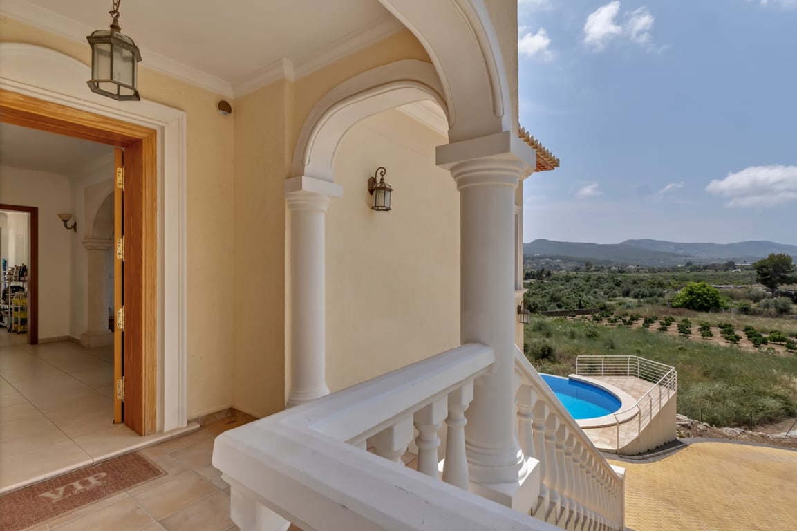 Villa con vistas abiertas en zona tranquila próxima al centro del pueblo de Jávea - 51