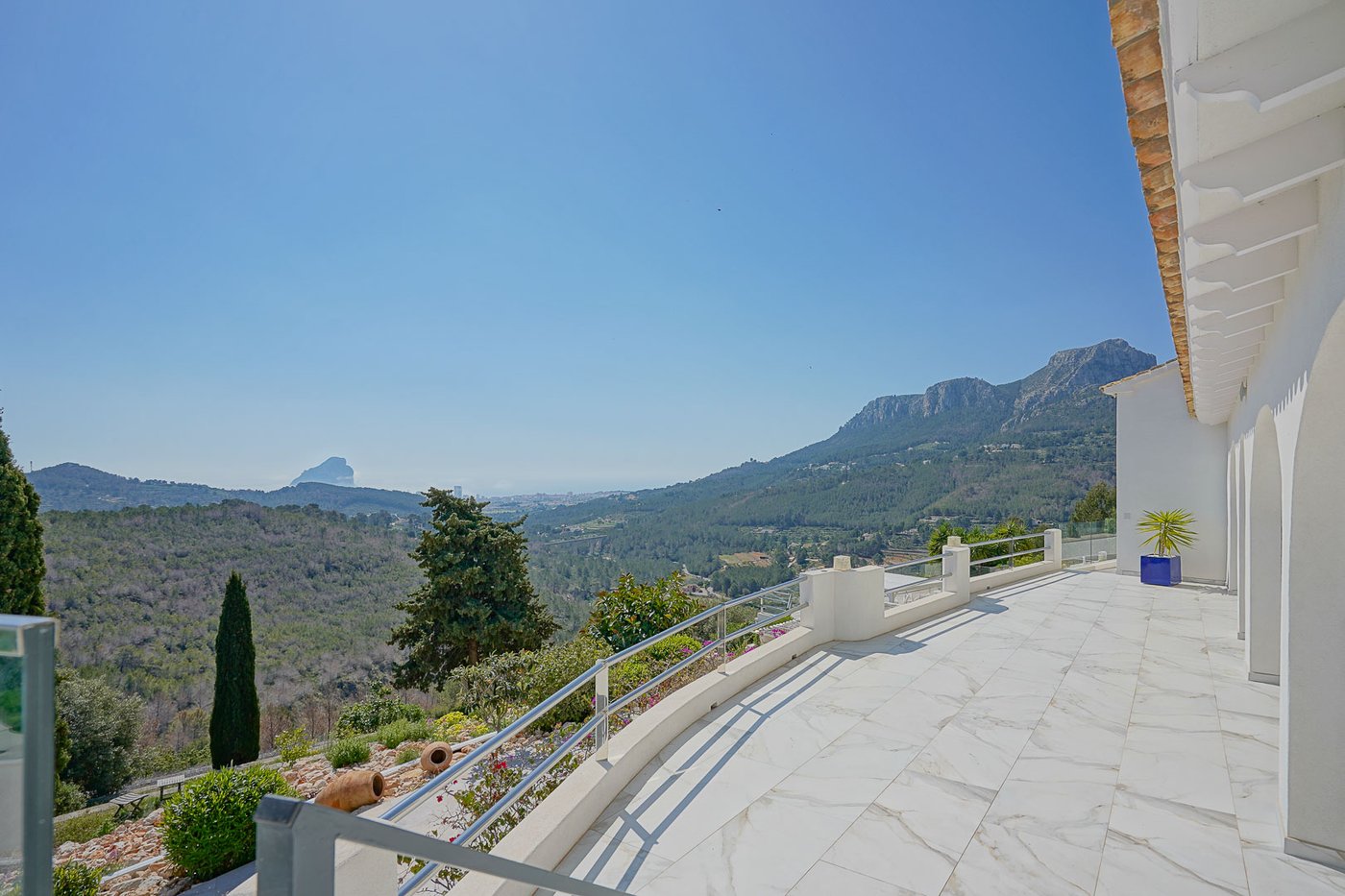 Modern finca with panoramic mountain and sea views in Benissa