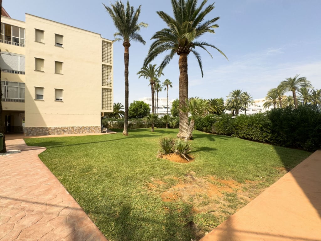Apartamento en venta de 3 habitaciones con piscina en Denia - 28