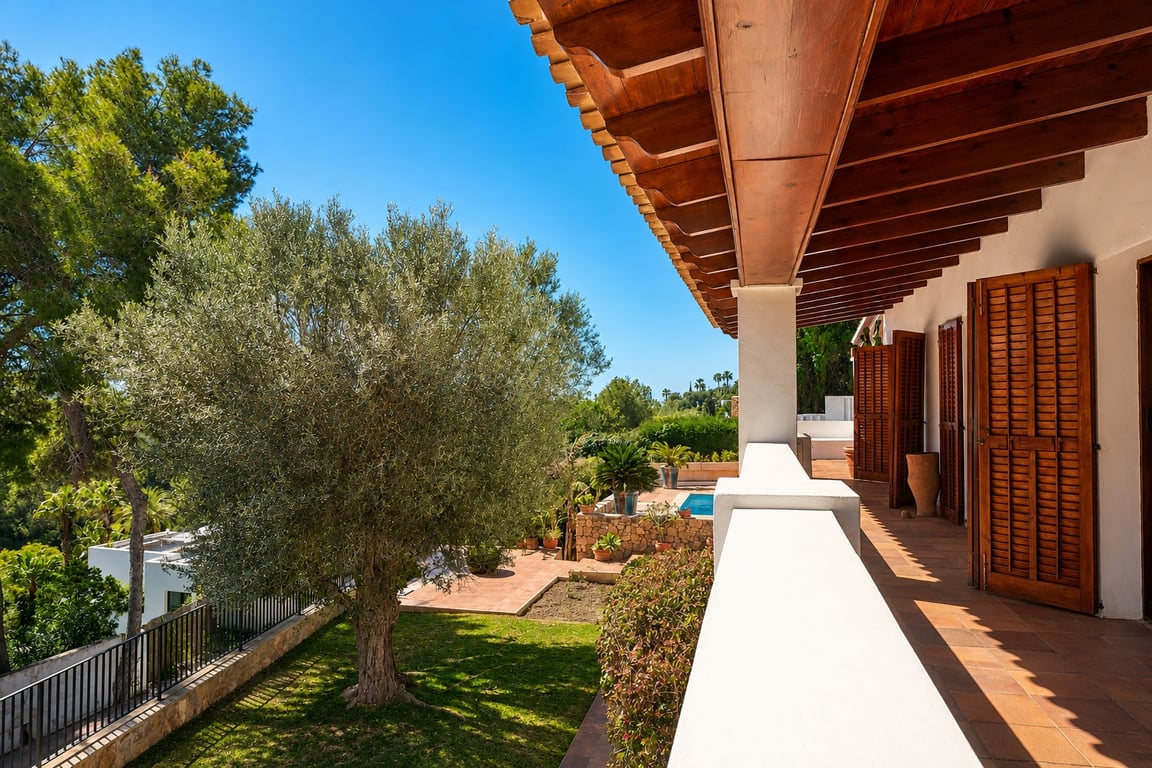 5-bed Villa in Santa Eulària des Riu photo 10