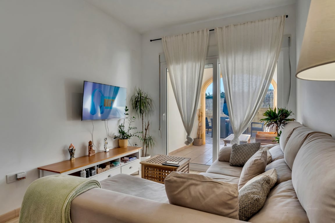 Adosado con una gran terraza con orientación Sur y piscina - 6