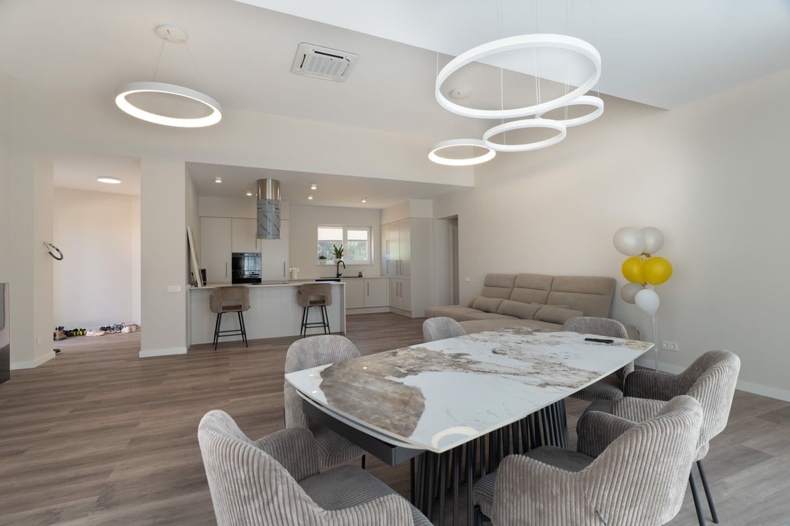 Property #RH21400 - 9