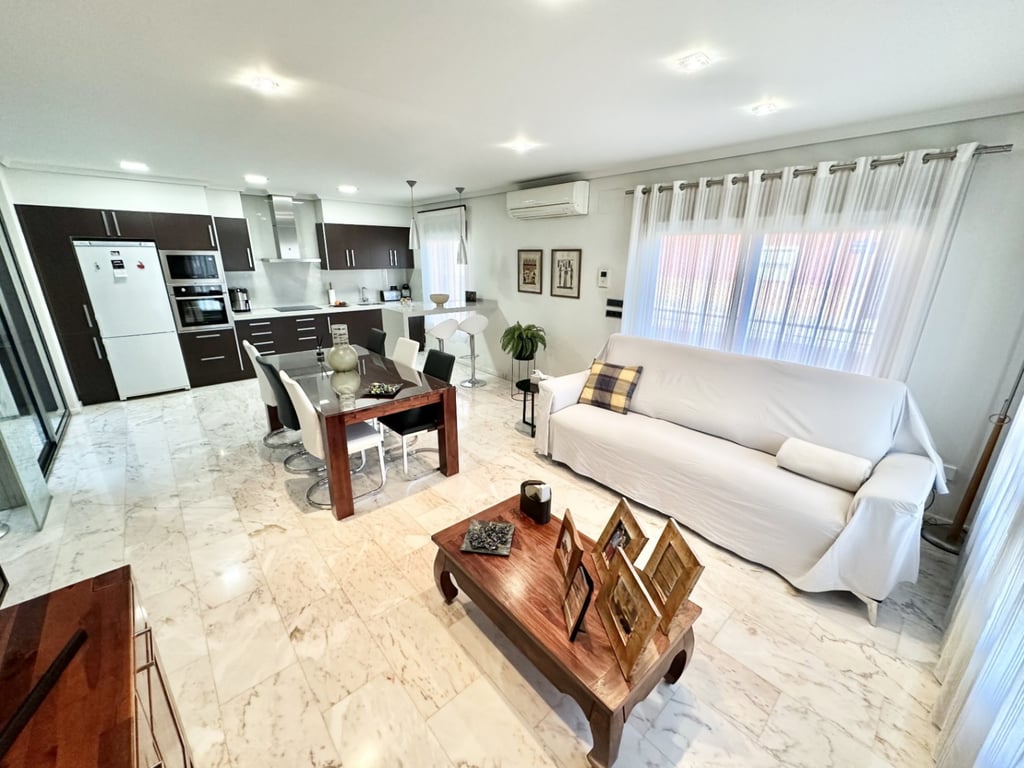 Espai, Llum i Disseny en una Casa Única a Pego - 2