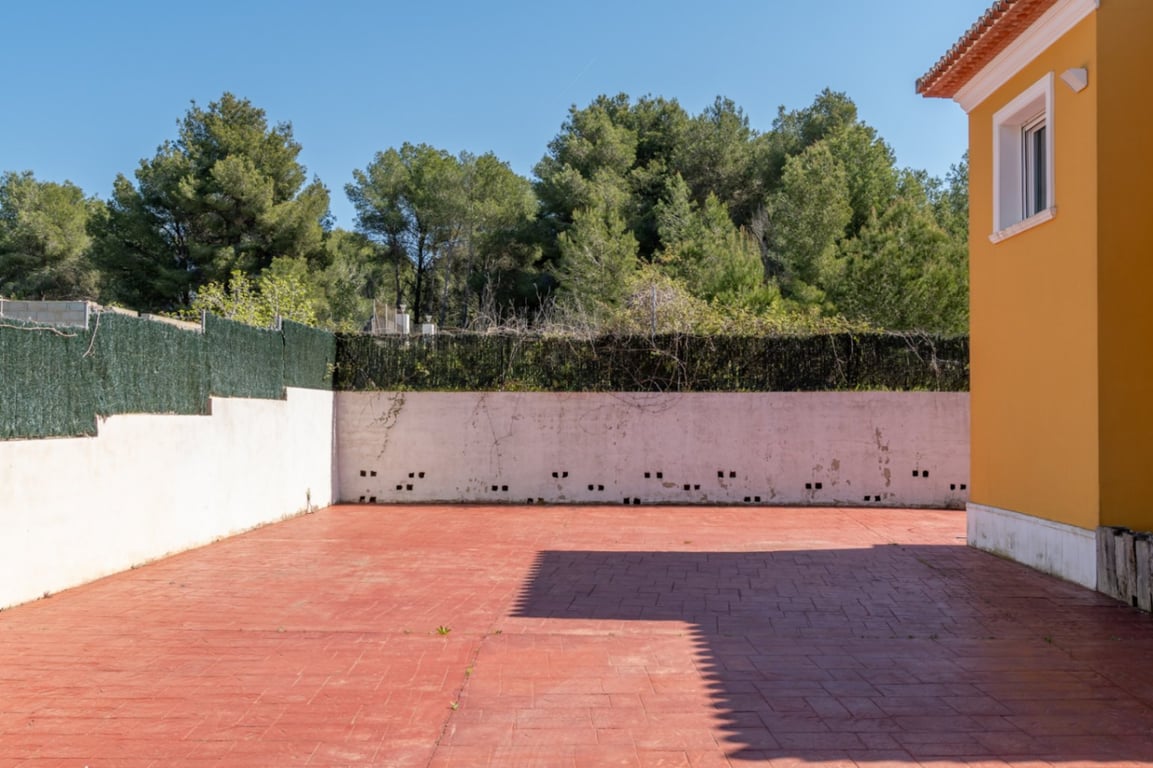 Villa en una excepcional zona tranquila, con vistas abiertas y gran potencial - 40