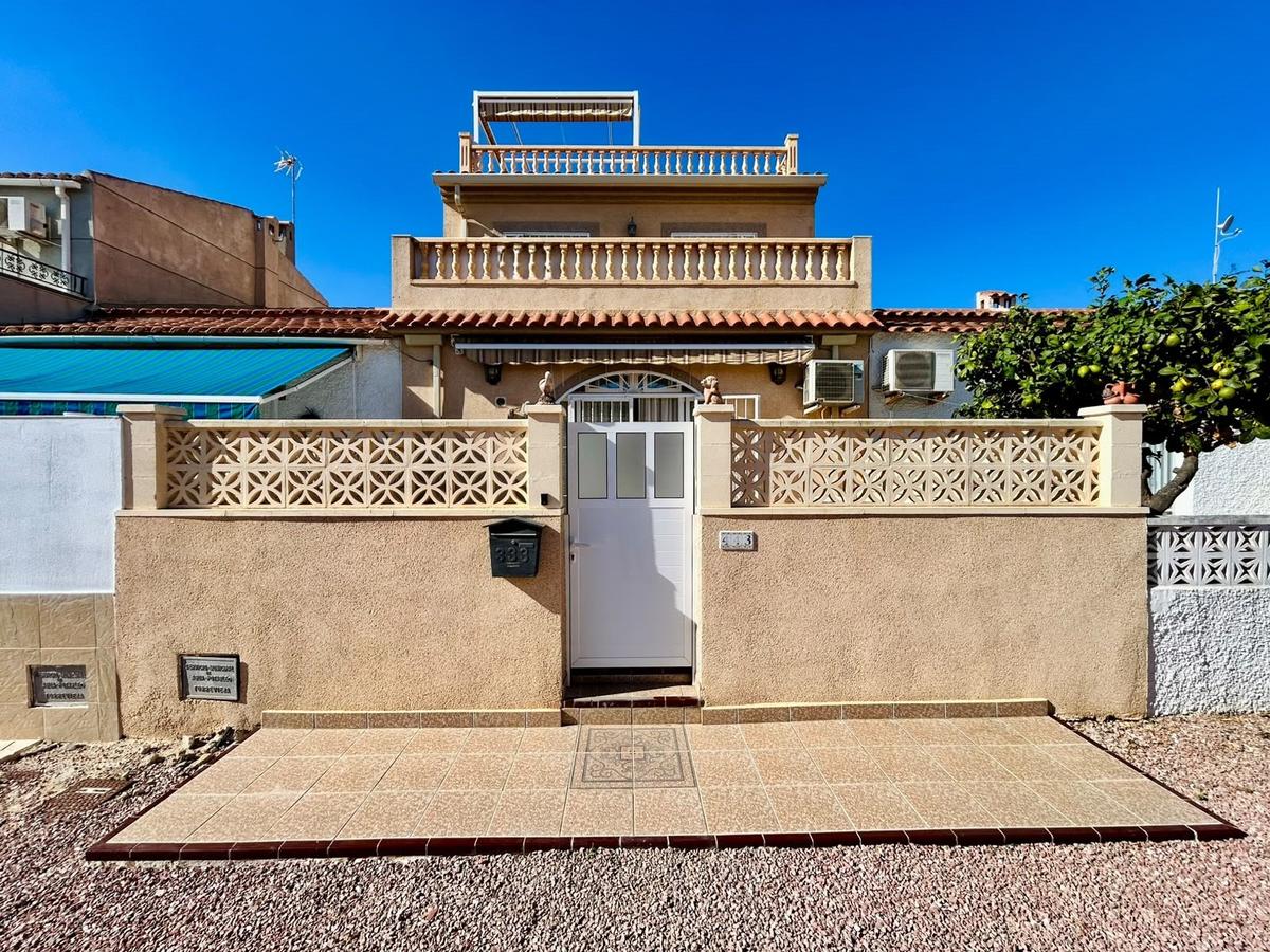 Townhouse with 3 Bedrooms in Torrevieja