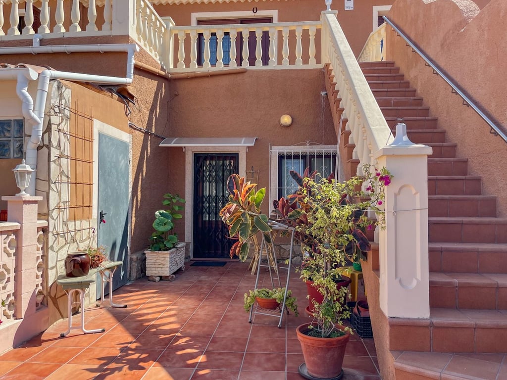 Casa a la venta en Dénia con licencia activa de restaurante en Las Marinas, a 500 m del mar, km - 47