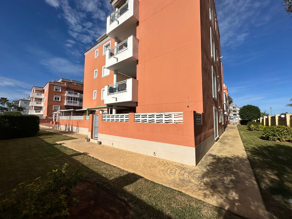 Apartamento en Denia en planta baja de 2 dormitorios y terraza privada en venta - 4