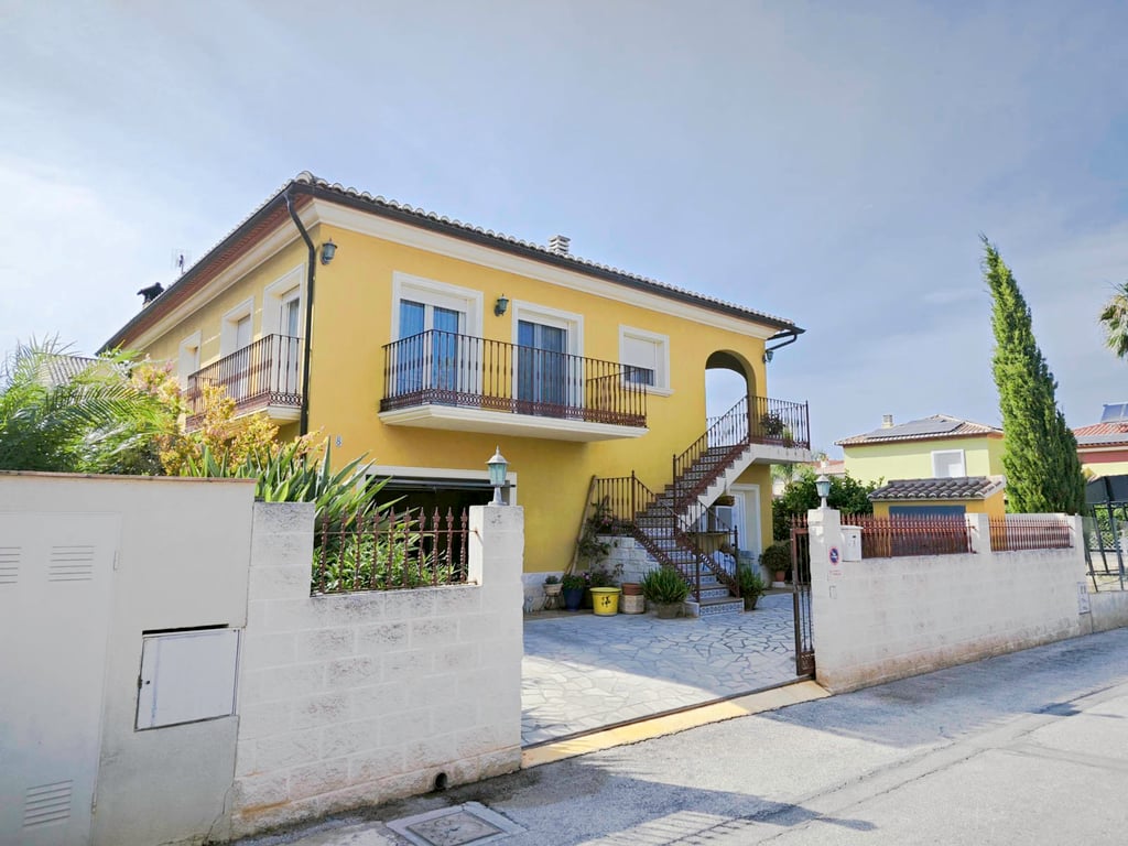 Villa de 270 m2 con piscina en venta en Pedreguer, zona residencial a un paso del centro - 30