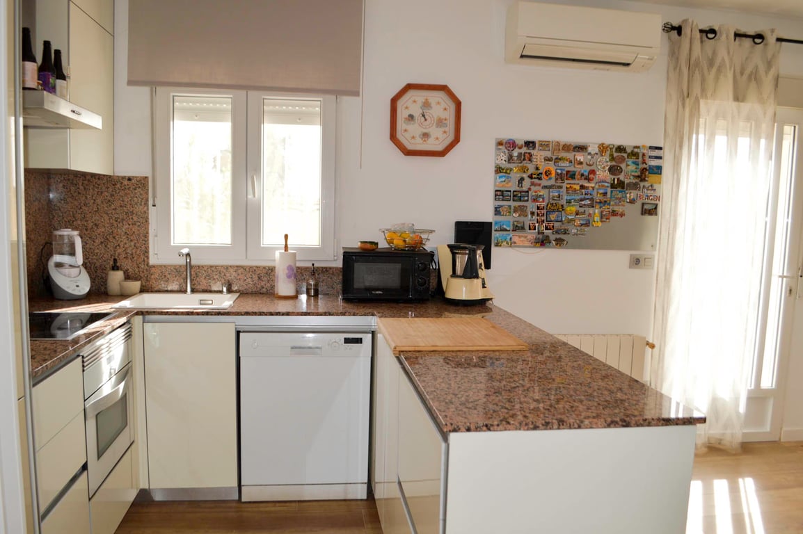 Villa de 4 dormitorios en Las Marinas, en la zona de Las Brisas - 11