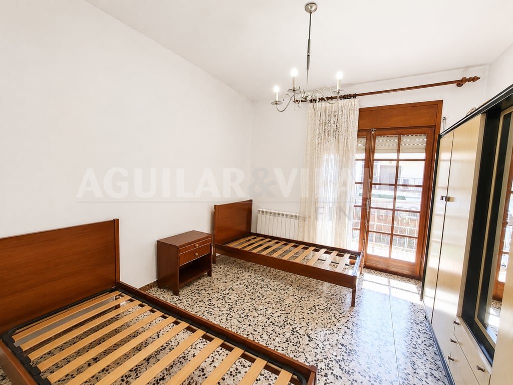Casa toda en planta de cuatro dormitorios y dos baños - 8