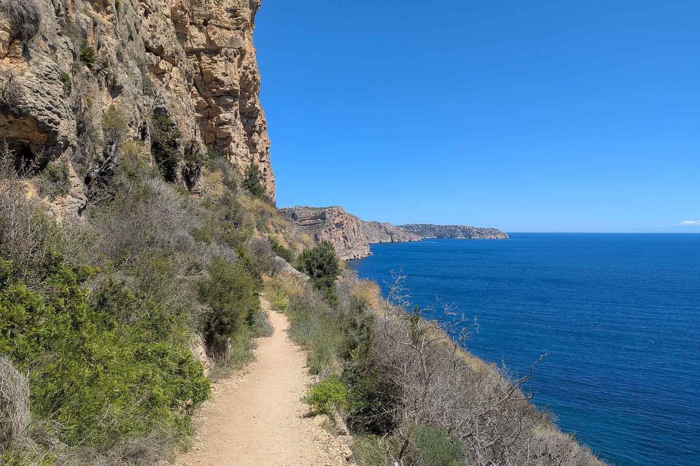 Villa moderna con vistas panorámicas al mar en El Tesoro, Moraira — €2.300.000