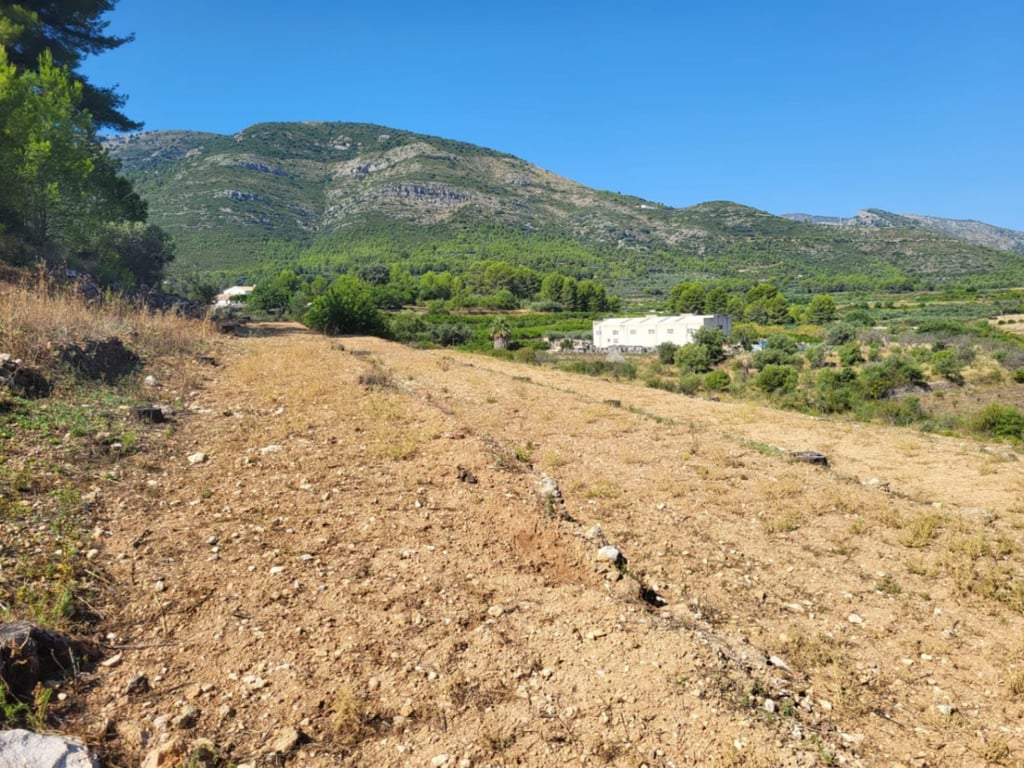 Atractiva parcela de 15.000m2 en venta con Luz y Pozo de agua natural - 2