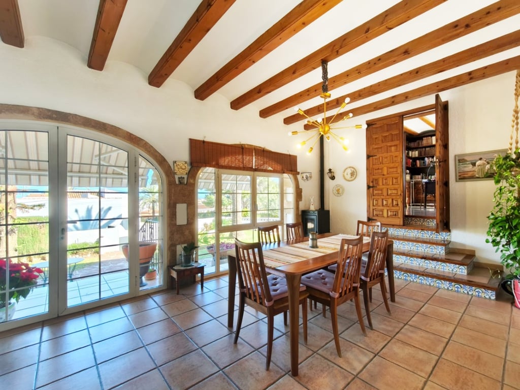 Villa en venta en el corazón del casco antiguo de Jávea con vistas al mar y parcela privada - 19