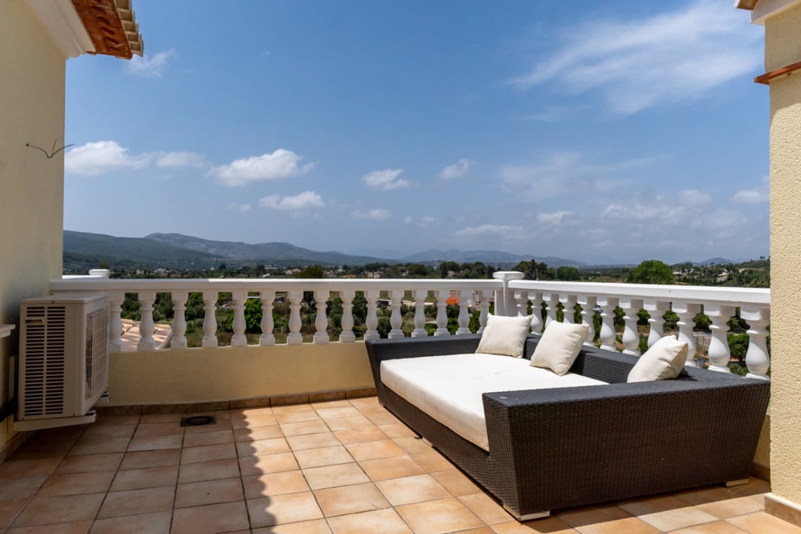 Villa con vistas abiertas en zona tranquila próxima al centro del pueblo de Jávea - 39