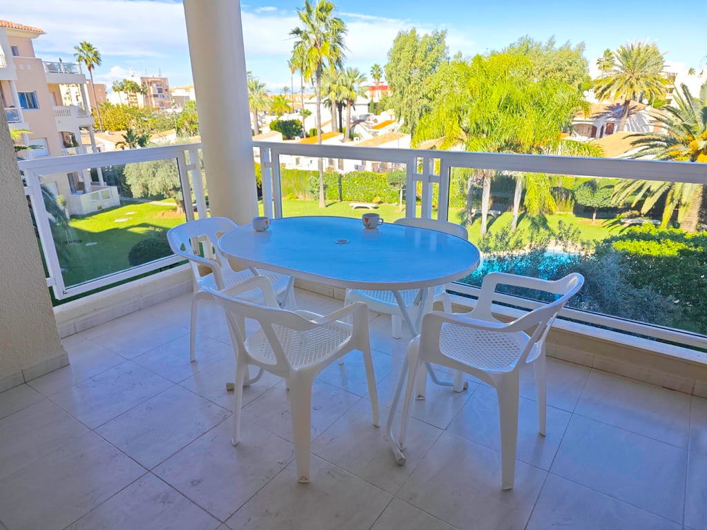Apartamento 2 dormitorios con piscina al lado del mar, zona Las Brisas - 11