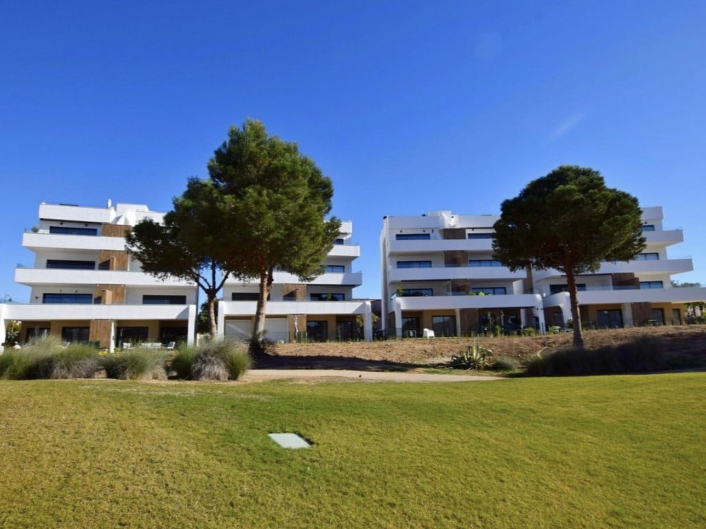 2-pokojový byt v přízemí se zahradou v golfovém resortu Condado de Alhama — terrace