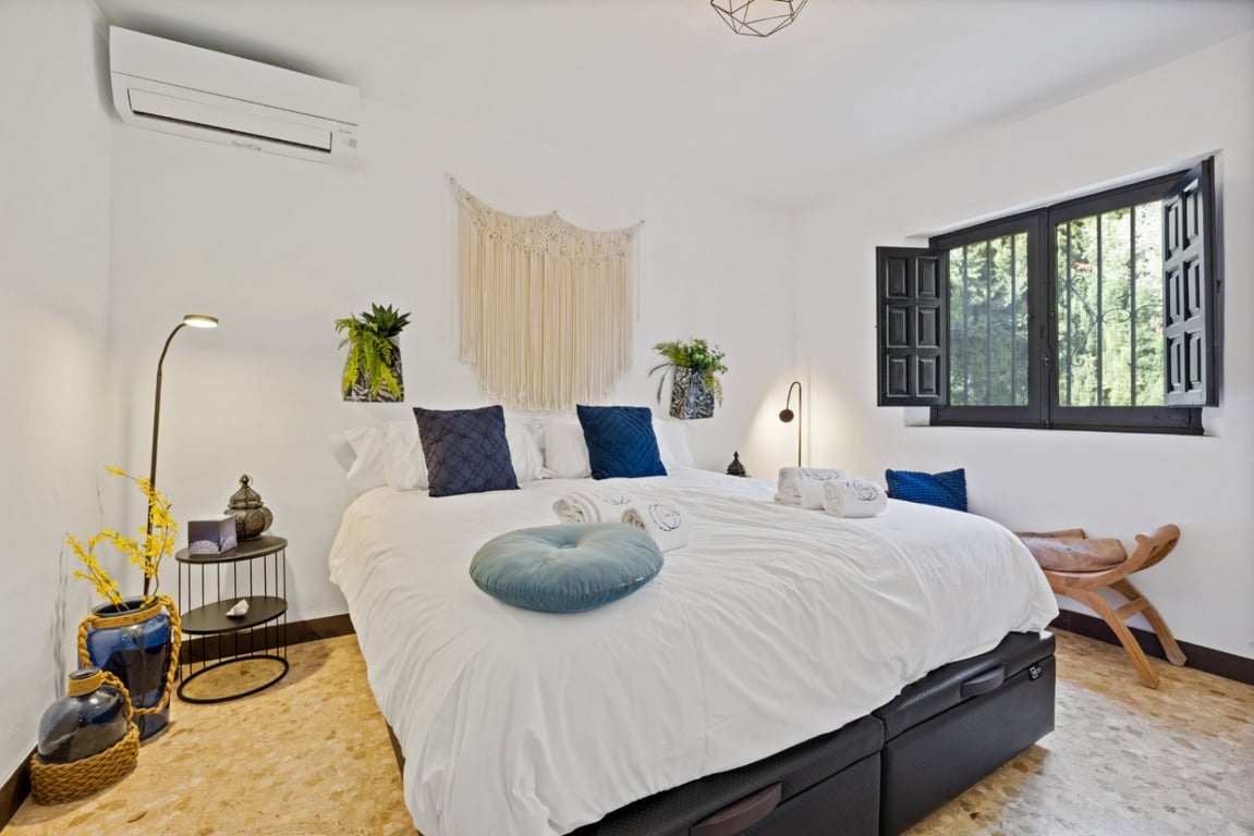 Villa reformada en la zona del montgo con casa independiente para invitados - 48