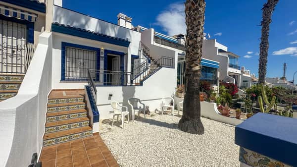 Rijwoning met 2 slaapkamers in Orihuela Costa