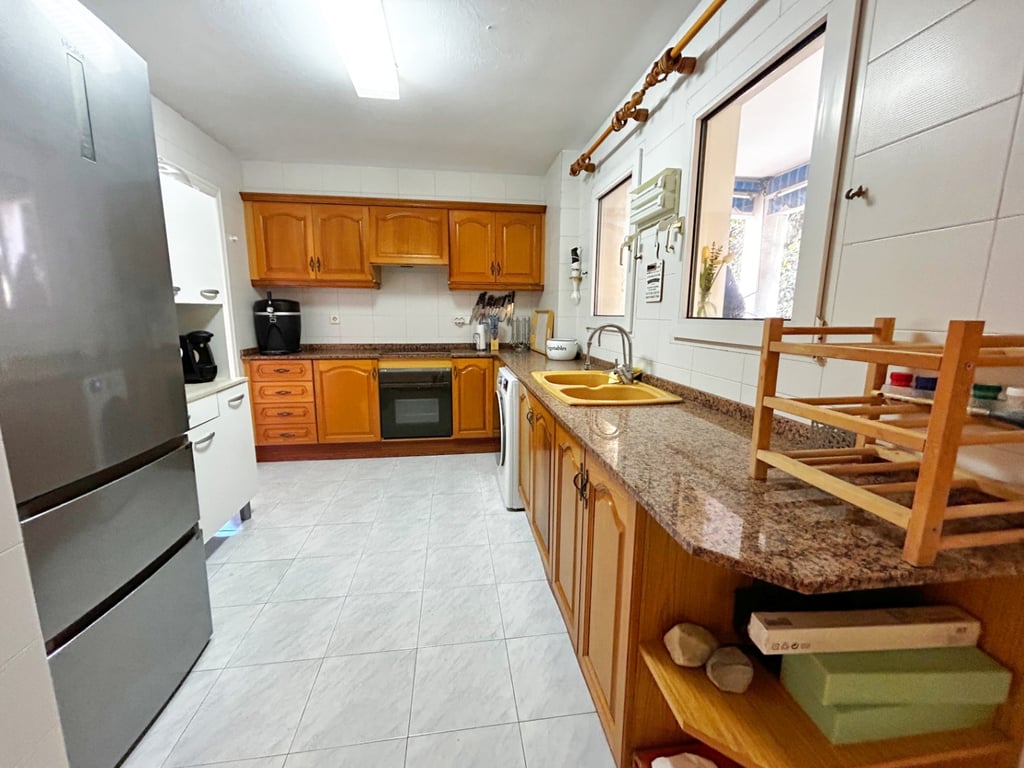 pis de centre amb llicència turística a la Plaça de l'Església de Moraira, al costat del port i la platja - 8