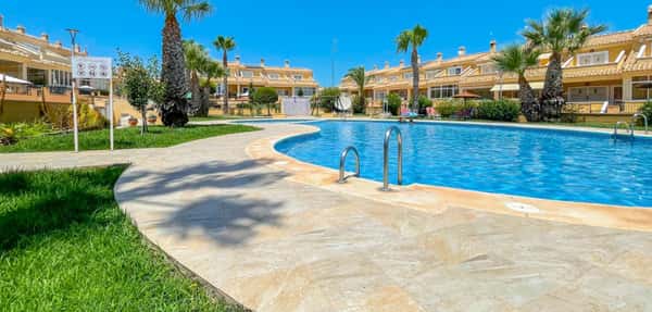 Rijwoning met 4 slaapkamers in Orihuela Costa