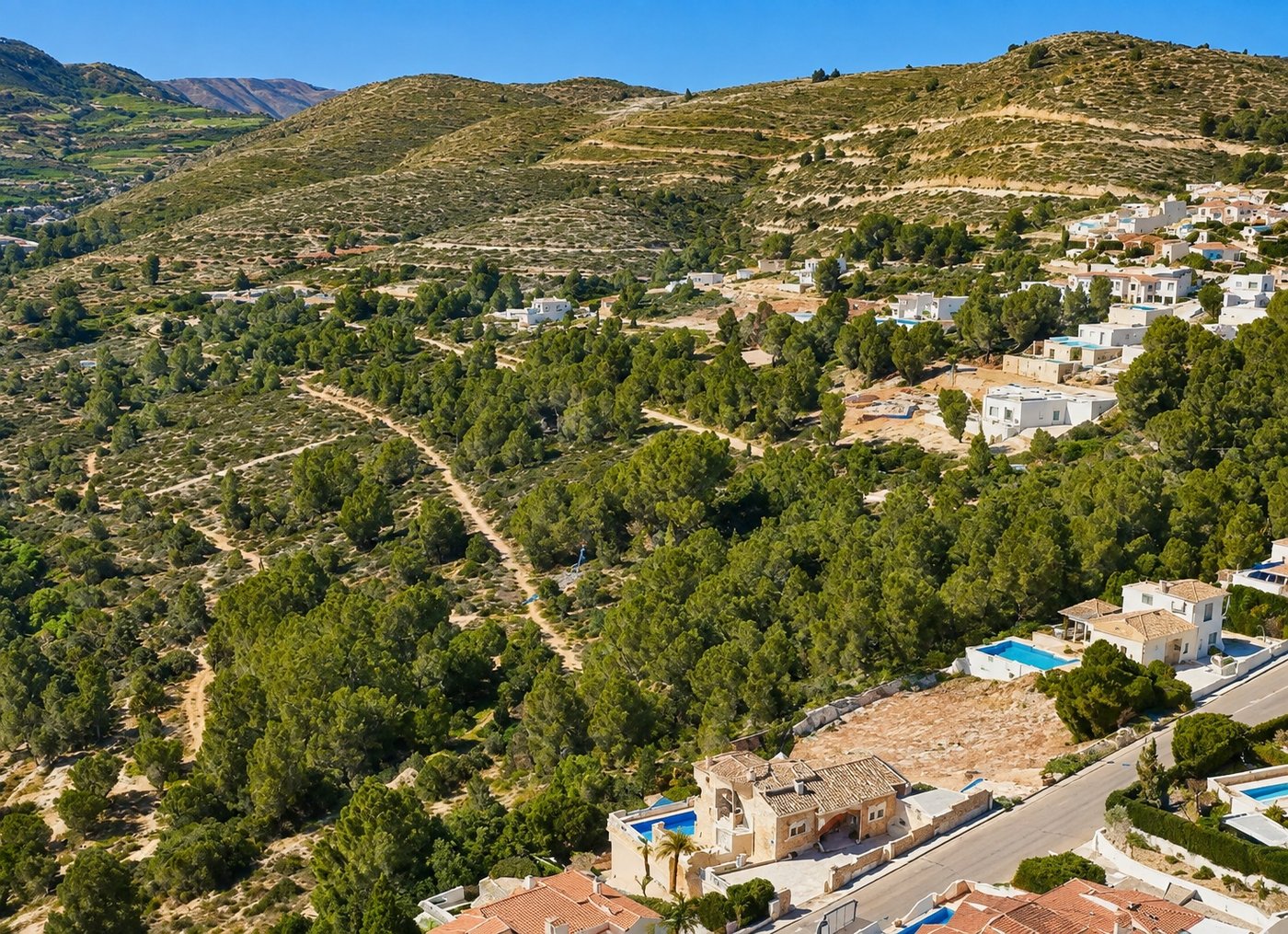 Villa with 180° sea and mountain views in Monte Solana, Pedreguer — €845,000