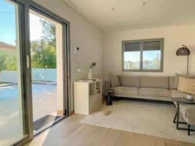 Property #TGSIKM 2